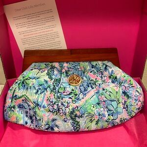 New Lilly Pulitzer Bermuda Clutch in Lilly’s House Print